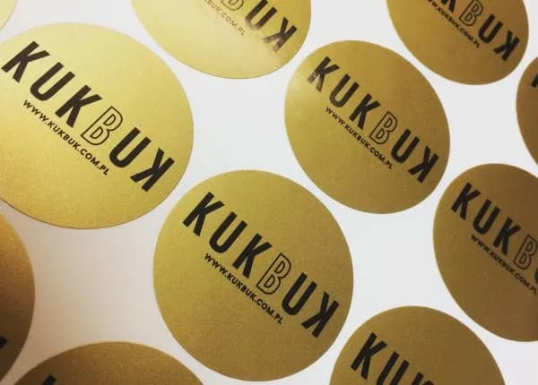 Folia do druku naklejek - wybierz najlepsze materiały i zastosowania