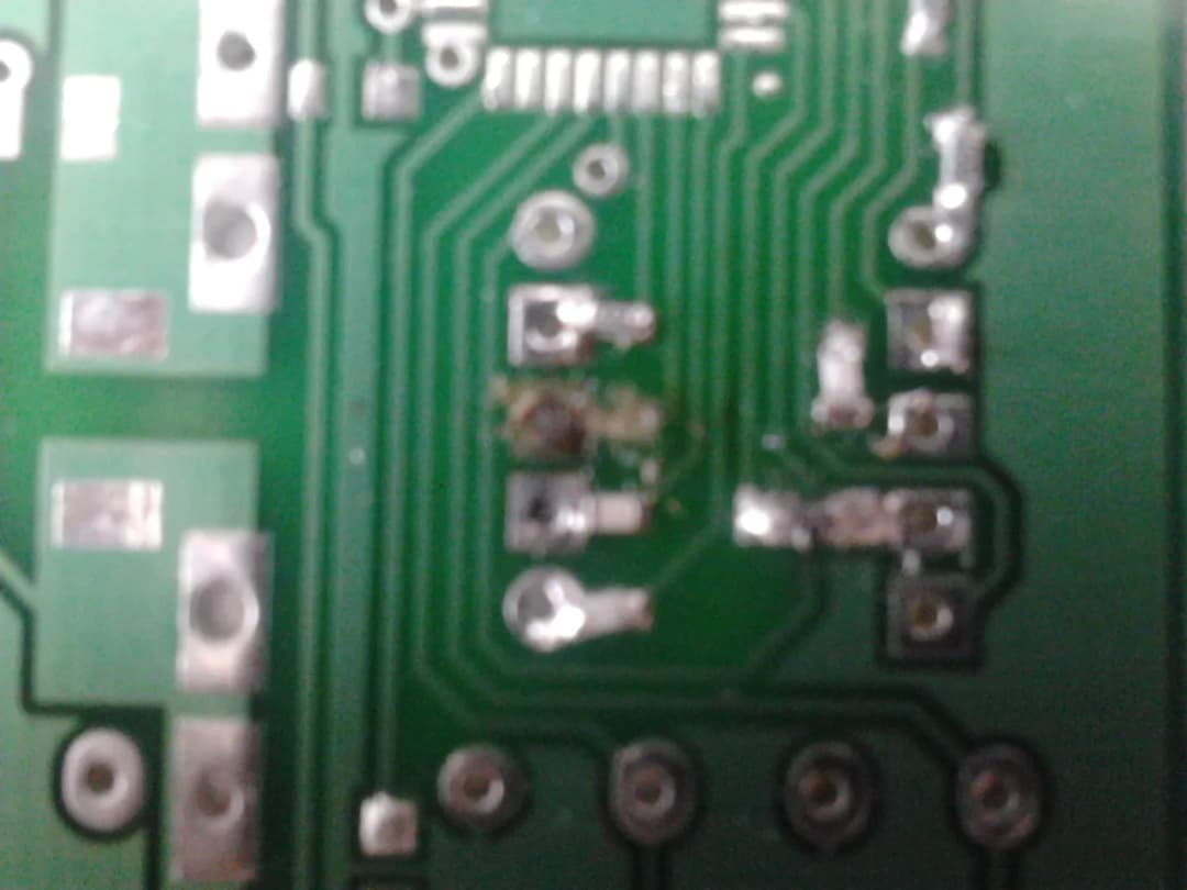 Jak naprawić ścieżkę na płytce drukowanej - skuteczne metody naprawy