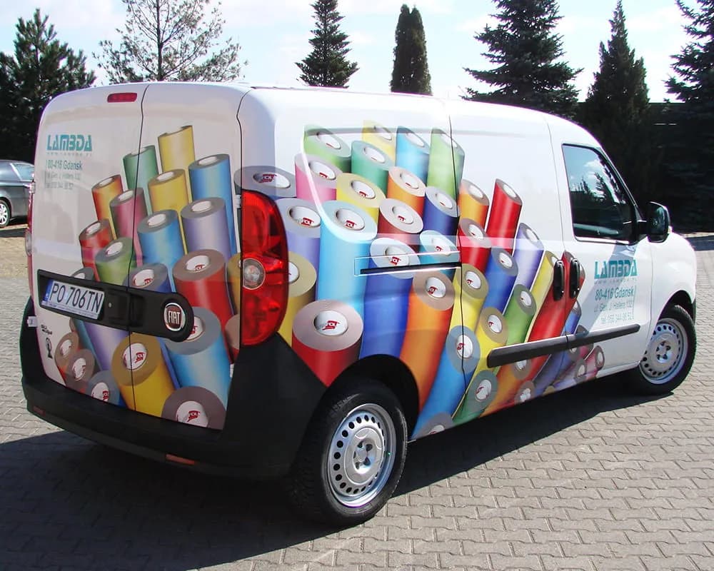 Folia do druku solwentowego: jak wybrać najlepsze materiały?