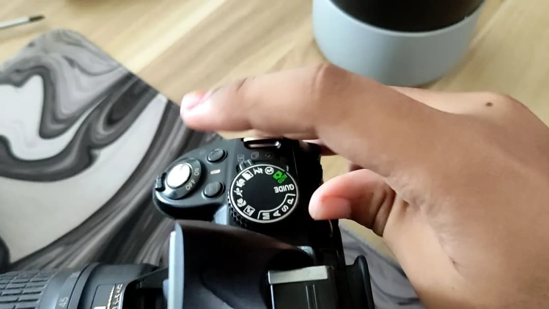 Jak wyłączyć lampę błyskową w aparacie Nikon i uniknąć niechcianych efektów