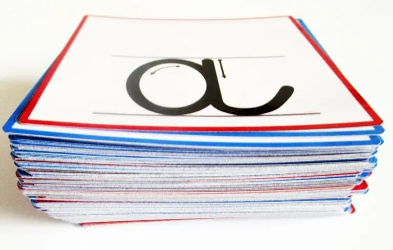 Pisanie drukowanymi literami co to znaczy? Odkryj jego znaczenie i zastosowanie